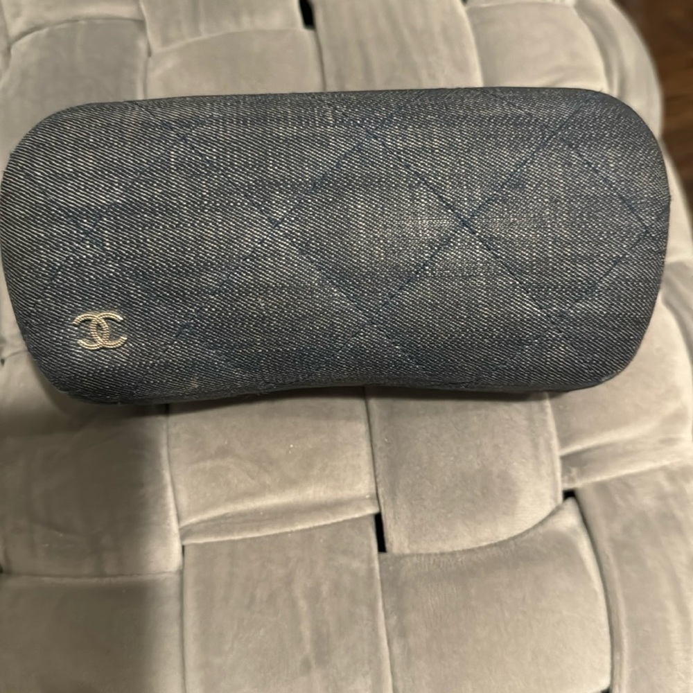 chanel glasses holder
